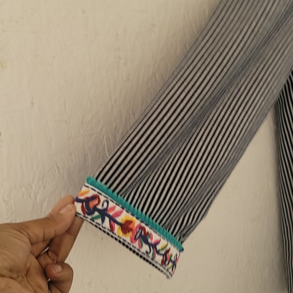 Multi-colored embroidered boho top - Picture 5 of 5